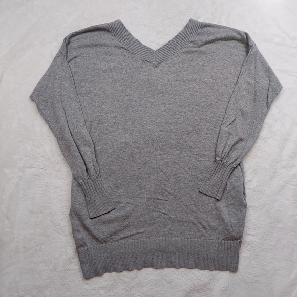 Victoria's Secret Gray Stretch V Neck Long Sleeve Sweater w/Pockets Size XS - Picture 8 of 10
